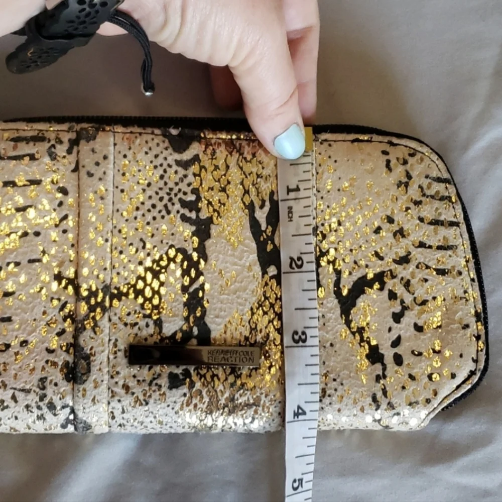 Kenneth Cole Reaction zippered waller gorgeous wallet-multi color - Picture 10 of 11